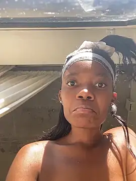 prettydollyy online show from April 10, 2026, 7:35 am