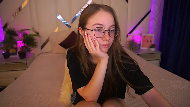 ArrinaWairr online show from November 14, 2025, 8:57 am