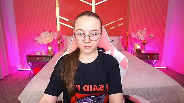 ArrinaWairr online show from December 16, 2025, 9:14 am