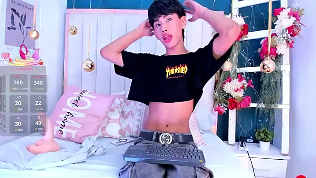 Jim twink online show from December 20, 2025, 7:43 pm