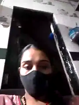 Snapshot of Zoya_G chatting on December 16, 2025, 8:14 pm Zoya G online show from December 16, 2025, 8:14 pm