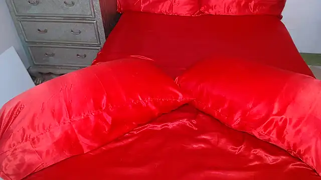 Ambra  online show from October 26, 2025, 2:56 pm