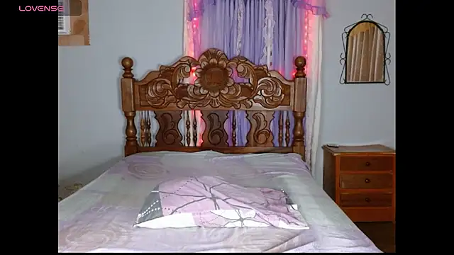 Rebecadiaz13 online show from January 8, 2026, 11:12 am