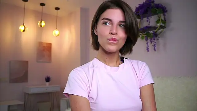 EleneButton online show from October 28, 2025, 1:09 am