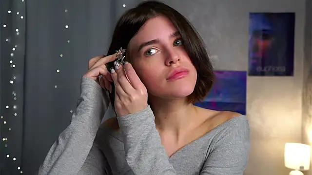 EleneButton online show from February 8, 2026, 1:42 am