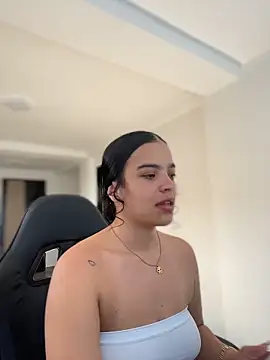 JuanitaMore01 online show from March 15, 2026, 8:37 pm