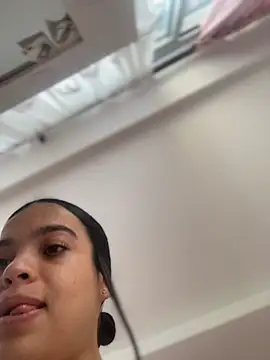 JuanitaMore01 online show from April 5, 2026, 8:28 pm