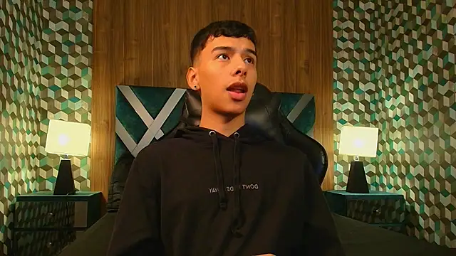 Snapshot of Aiden_Royce chatting on October 24, 2025, 5:37 am Aiden Royce online show from October 24, 2025, 5:37 am