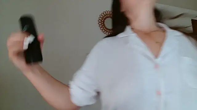 Snapshot of liloush__ chatting on September 27, 2025, 11:37 am liloush online show from September 27, 2025, 11:37 am