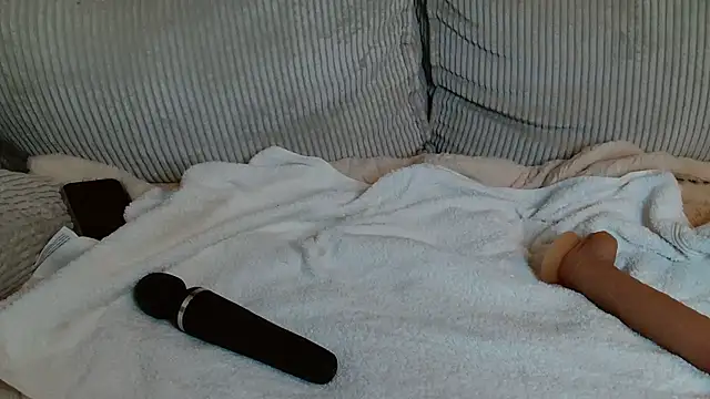 Snapshot of liloush__ chatting on October 22, 2025, 10:09 pm liloush online show from October 22, 2025, 10:09 pm