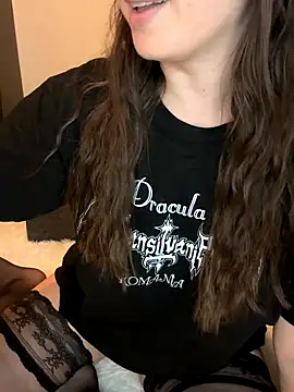 Snapshot of liloush__ chatting on December 21, 2025, 8:05 pm liloush online show from December 21, 2025, 8:05 pm