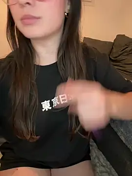 Snapshot of liloush__ chatting on January 17, 2026, 10:46 pm liloush online show from January 17, 2026, 10:46 pm