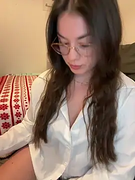 Snapshot of liloush__ chatting on March 1, 2026, 9:17 pm liloush online show from March 1, 2026, 9:17 pm