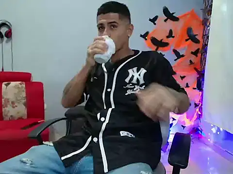 Snapshot of sweet_Brunettes01 chatting on October 24, 2025, 9:55 pm sweet Brunettes01 online show from October 24, 2025, 9:55 pm