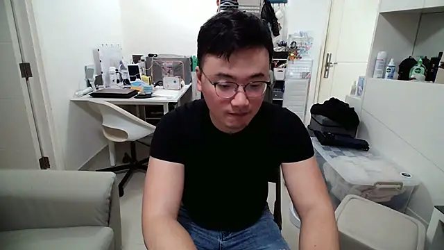 Snapshot of kk1m13 chatting on February 3, 2026, 12:10 pm kk1m13 online show from February 3, 2026, 12:10 pm