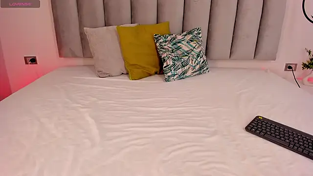 Snapshot of Tina_curly chatting on February 28, 2026, 11:00 am Tina curly online show from February 28, 2026, 11:00 am