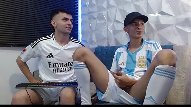 Snapshot of Isaac_tan chatting on September 27, 2025, 4:06 am Isaac tan online show from September 27, 2025, 4:06 am