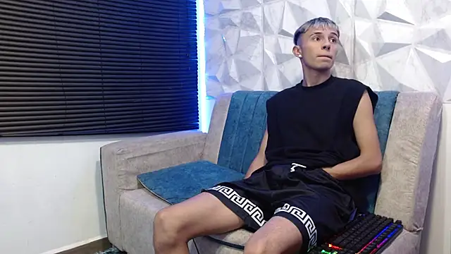 Snapshot of Isaac_tan chatting on October 5, 2025, 3:16 am Isaac tan online show from October 5, 2025, 3:16 am