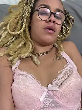 sexentrevoisin online show from March 8, 2026, 3:32 am