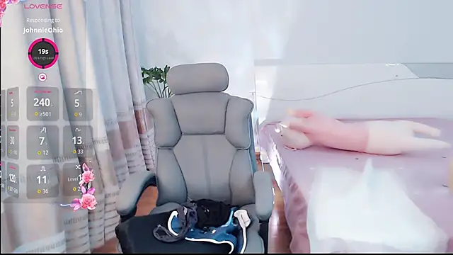 yaoyao-baby520 online show from November 7, 2025, 1:16 am