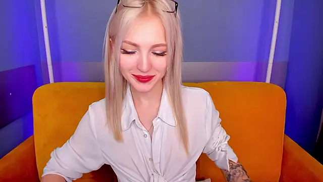 Snapshot of LisaFoxyMe chatting on November 27, 2025, 8:49 am LisaFoxyMe online show from November 27, 2025, 8:49 am