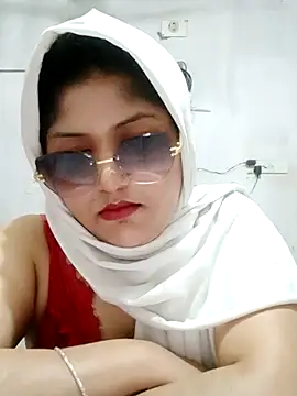 Snapshot of Nusrat-N chatting on March 8, 2026, 1:47 am Nusrat-N online show from March 8, 2026, 1:47 am