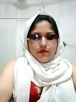 Snapshot of Nusrat-N chatting on March 9, 2026, 2:21 pm Nusrat-N online show from March 9, 2026, 2:21 pm