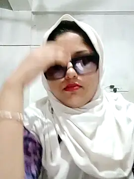 Snapshot of Nusrat-N chatting on March 26, 2026, 11:43 pm Nusrat-N online show from March 26, 2026, 11:43 pm