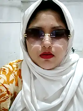 Snapshot of Nusrat-N chatting on April 6, 2026, 11:16 pm Nusrat-N online show from April 6, 2026, 11:16 pm