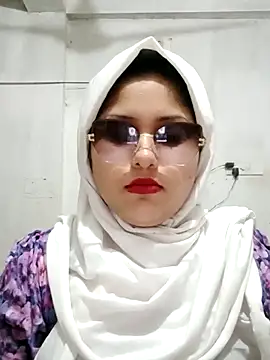 Snapshot of Nusrat-N chatting on April 7, 2026, 11:04 pm Nusrat-N online show from April 7, 2026, 11:04 pm