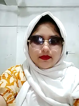 Snapshot of Nusrat-N chatting on April 8, 2026, 10:10 pm Nusrat-N online show from April 8, 2026, 10:10 pm