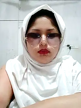 Snapshot of Nusrat-N chatting on April 11, 2026, 1:10 am Nusrat-N online show from April 11, 2026, 1:10 am