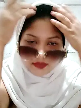 Snapshot of Nusrat-N chatting on April 15, 2026, 12:50 am Nusrat-N online show from April 15, 2026, 12:50 am