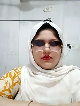 Snapshot of Nusrat-N chatting on June 5, 2026, 12:39 am Nusrat-N online show from June 5, 2026, 12:39 am