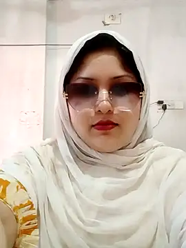 Snapshot of Nusrat-N chatting on June 8, 2026, 5:52 am Nusrat-N online show from June 8, 2026, 5:52 am