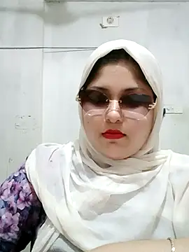 Snapshot of Nusrat-N chatting on July 12, 2026, 3:47 pm Nusrat-N online show from July 12, 2026, 3:47 pm