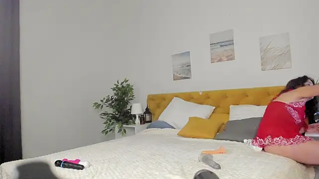 Kira Adler online show from November 18, 2025, 1:11 am