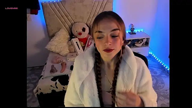 Mia Victoria22 online show from April 18, 2026, 2:26 am