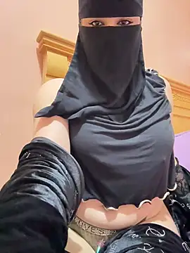  Laiali  online show from February 2, 2026, 3:44 pm