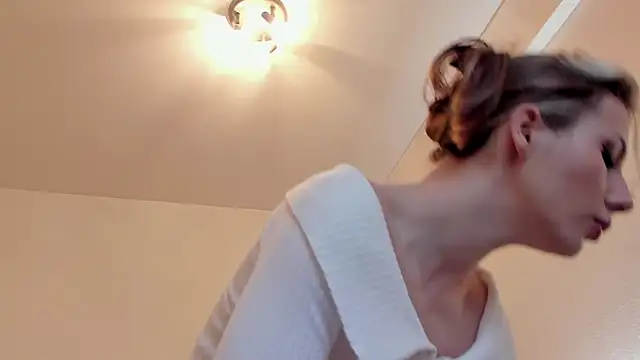 MilaDeLune online show from October 23, 2025, 3:22 pm