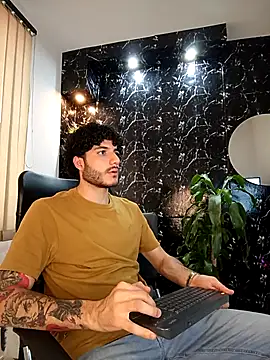 Snapshot of Rafael_Mendezz chatting on December 17, 2025, 9:54 pm Rafael Mendezz online show from December 17, 2025, 9:54 pm