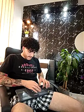 Snapshot of Rafael_Mendezz chatting on December 20, 2025, 8:27 pm Rafael Mendezz online show from December 20, 2025, 8:27 pm