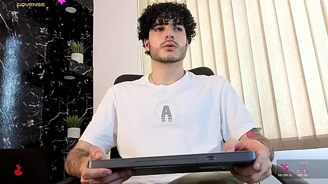 Snapshot of Rafael_Mendezz chatting on March 1, 2026, 7:16 pm Rafael Mendezz online show from March 1, 2026, 7:16 pm