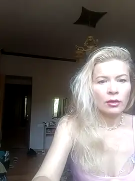 Snapshot of Julia_Giulia chatting on October 3, 2025, 10:45 am Julia Giulia online show from October 3, 2025, 10:45 am