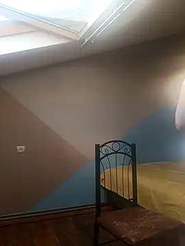 Julia Giulia online show from October 27, 2025, 9:57 am