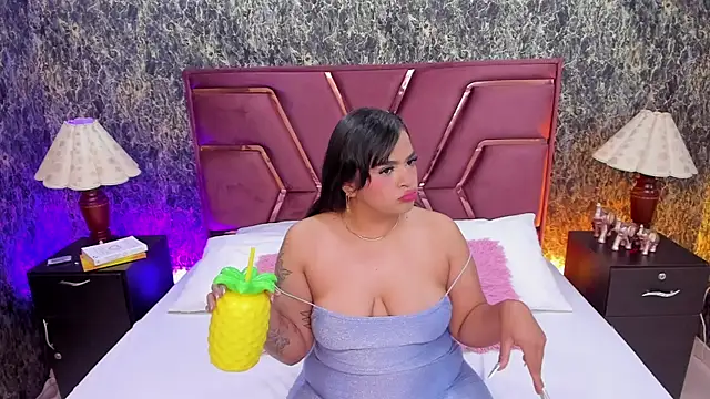 Snapshot of Karina_Andrade chatting on December 13, 2025, 8:36 pm Karina Andrade online show from December 13, 2025, 8:36 pm