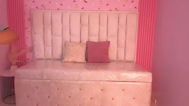 ambar fox s online show from April 8, 2026, 8:09 pm