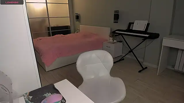 LolaVexx online show from October 14, 2025, 4:19 pm