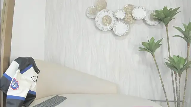 frehia dimou online show from February 4, 2026, 2:28 am