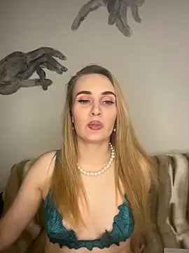 KiraBerht online show from March 30, 2026, 8:43 pm